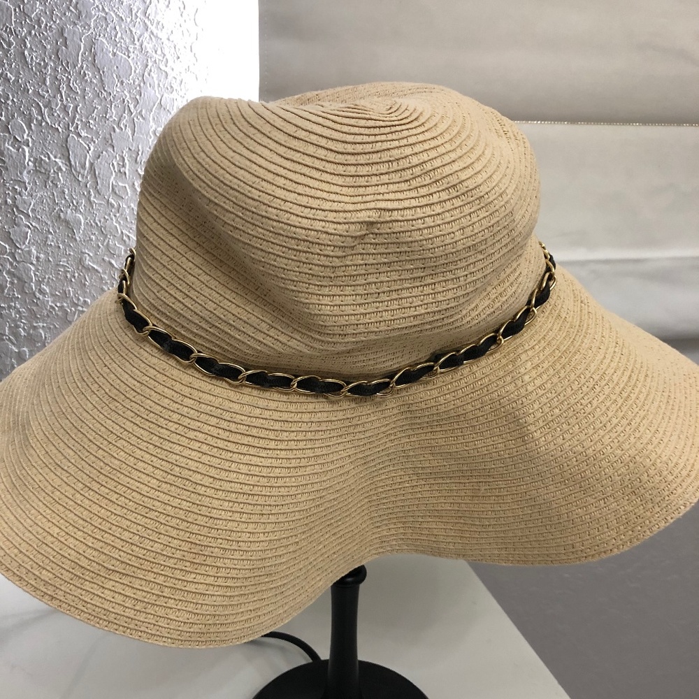 Forever 21 Floppy Straw Hat with gold chain
